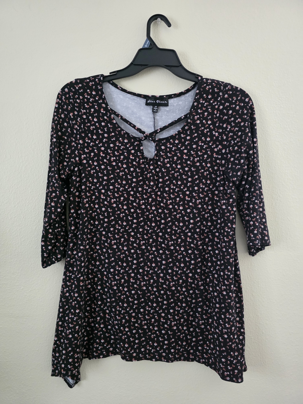 Black Floral Keyhole Women's Top